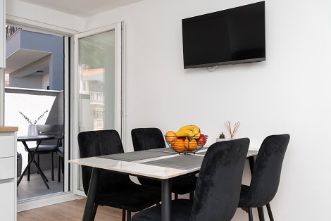 Chorvátsko, Baška Voda, apartmány Antunovič - apt. 1/2+2 na prízemí  s terasou a s balkónom - kuchyňa