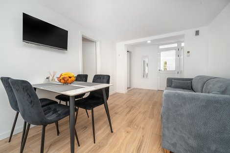Chorvátsko, Baška Voda, apartmány Antunovič - apt. 1/2+2 na prízemí  s terasou a s balkónom - kuchyňa