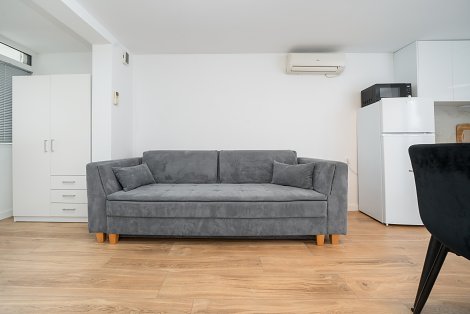 Chorvátsko, Baška Voda, apartmány Antunovič - apt. 1/2+2 na prízemí  s terasou a s balkónom -  rozkladací gauč
