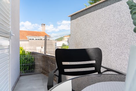 Chorvátsko, Baška Voda, apartmány Antunovič - apt. 1/2+2 na prízemí  s terasou a s balkónom - balkón