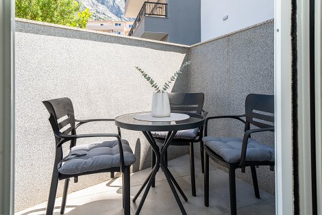 Chorvátsko, Baška Voda, apartmány Antunovič - apt. 1/2+2 na prízemí  s terasou a s balkónom - balkón