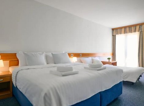 Chorvátsko, poloostrov Istria, Selce - hotel Selce - izba parková strana, s balkónom - izba 2+1