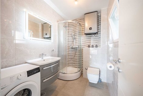 Chorvátsko, Vodice, apartmán Tedoris - 1/4 č. 1 - kúpeľňa
