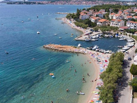 Chorvátsko, Vodice, apartmán Tedoris -  pláže