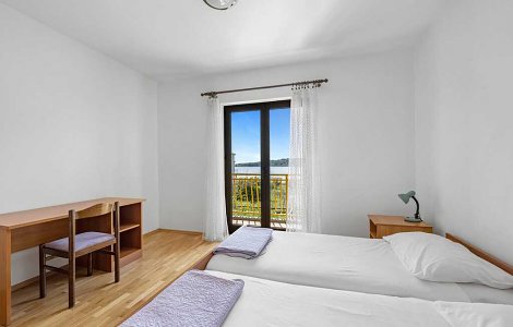 Chorvátsko, Vodice, apartmány Dadič  - apt. 1/4+1 - 2. spálňa