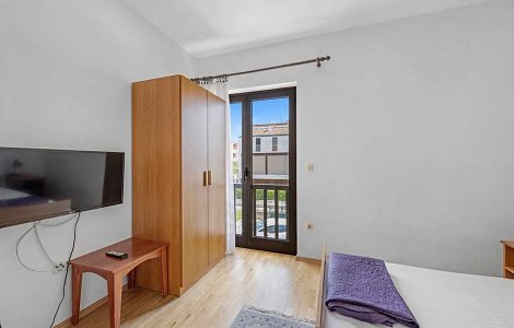 Chorvátsko, Vodice, apartmány Dadič -  apt. 1/4 - 2. spálňa