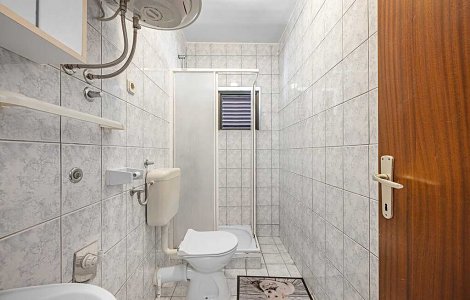 Chorvátsko, Vodice, apartmány Dadič -  apt. 1/4 - kúpeľňa