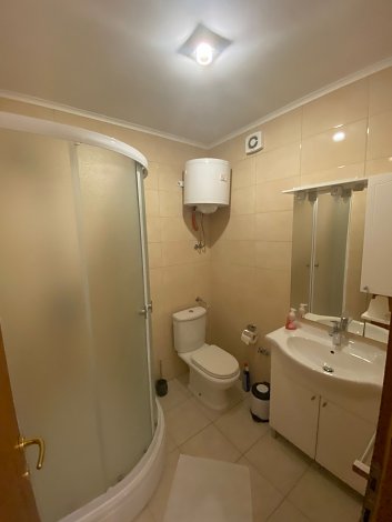 Chorvátsko, Vodice, apartmány Meri - apt. 2+2  č. 1 - kúpeľňa