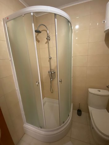 Chorvátsko, Vodice, apartmány Meri - apt. 2+2  č. 1 - kúpeľňa