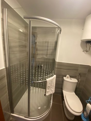 Chorvátsko, Vodice, apartmány Meri - apt. 2+2  č. 4 - kúpeľňa