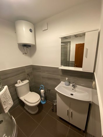 Chorvátsko, Vodice, apartmány Meri - apt. 2+2  č. 4 - kúpeľňa