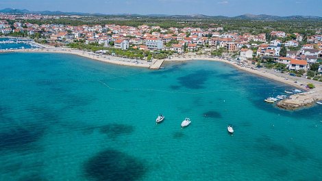 Chorvátsko, Vodice, apartmán  Sabbia - pláže  v okolí
