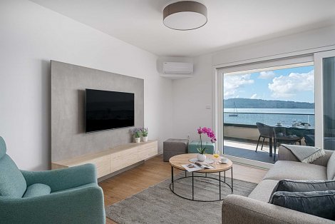 Chorvátsko, Vodice, apartmán  Sabbia - kuchyňa prepojená s obývacou časťou