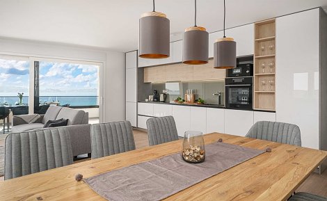 Chorvátsko, Vodice, apartmán  Sabbia - kuchyňa prepojená s obývacou časťou