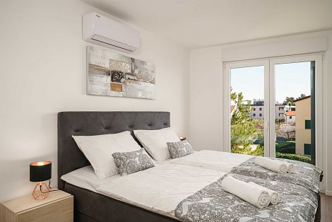 Chorvátsko, Vodice, apartmán  Sabbia - 1. spálňa