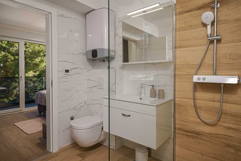 Chorvátsko, Vodice, apartmán  Sabbia - kúpeľňa