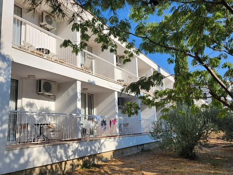 Chorvátsko, Omiš, Turistický rezort Brzet